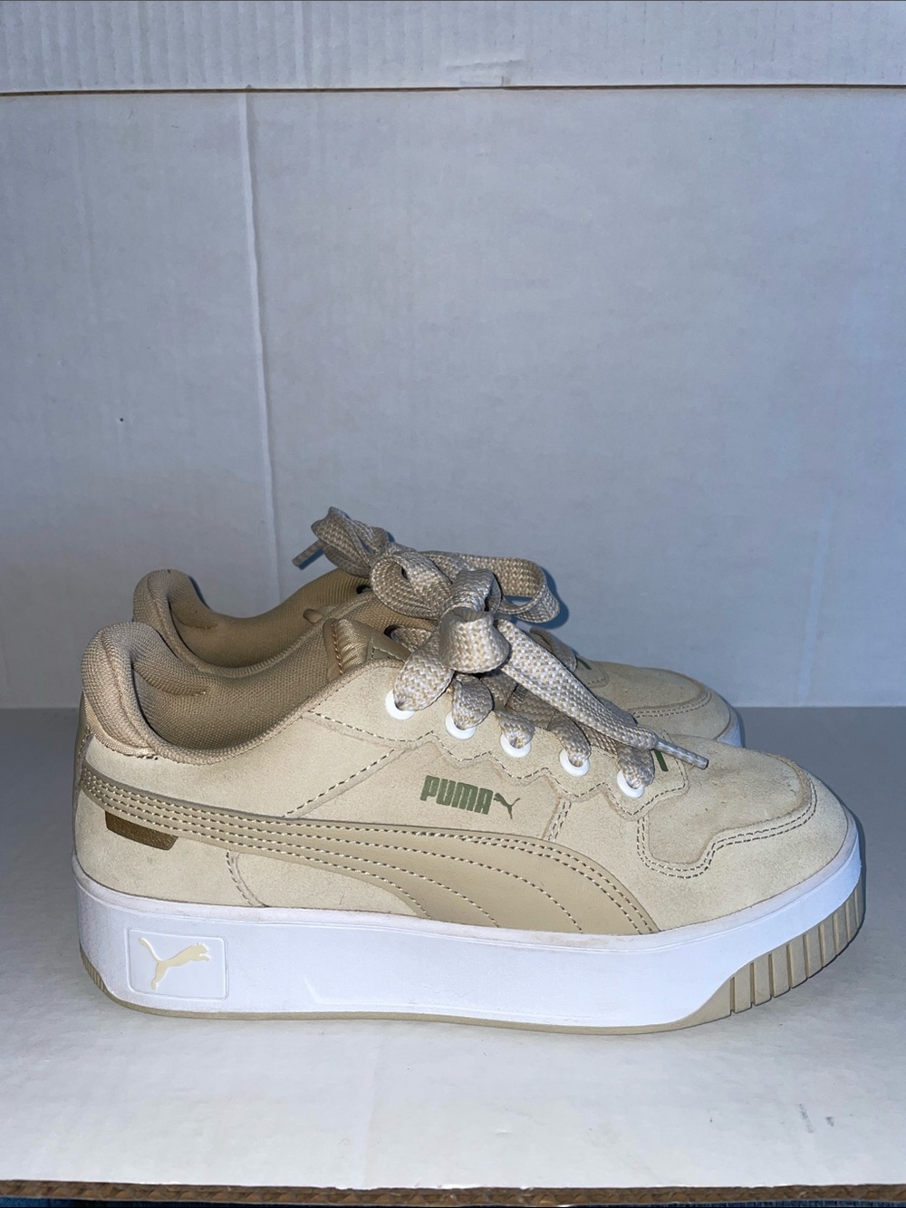 Puma Women's Platform Sneaker in Beige Like New Size 8.5
